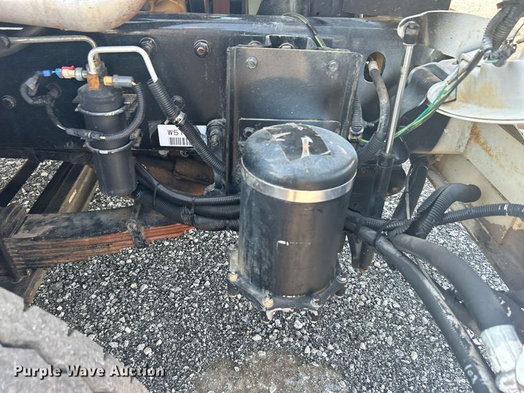 image for item KW9076 2006 Freightliner Business Class M2  bucket truck