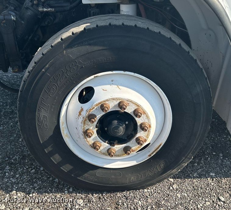 image for item KW9076 2006 Freightliner Business Class M2  bucket truck