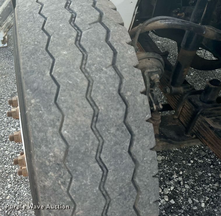 image for item KW9076 2006 Freightliner Business Class M2  bucket truck