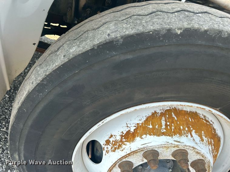 image for item KW9076 2006 Freightliner Business Class M2  bucket truck