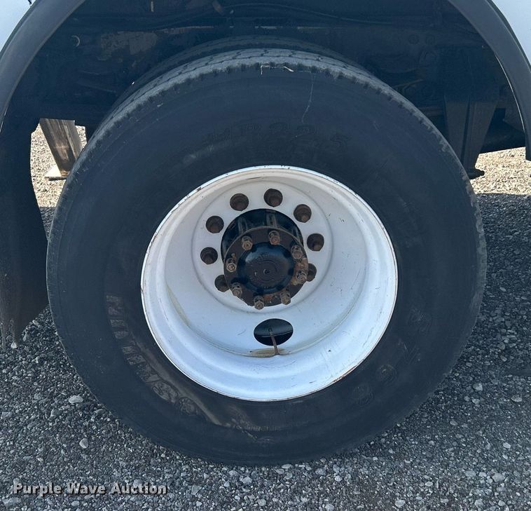 image for item KW9076 2006 Freightliner Business Class M2  bucket truck