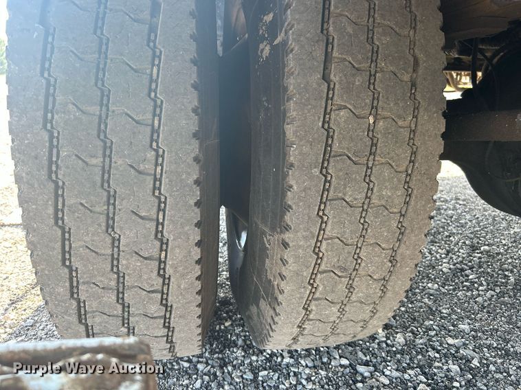 image for item KW9076 2006 Freightliner Business Class M2  bucket truck