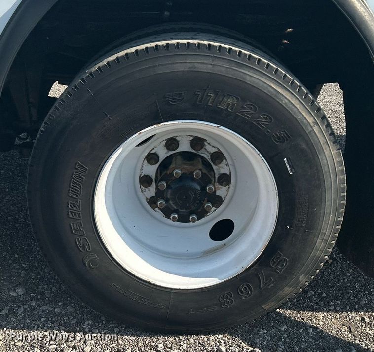 image for item KW9076 2006 Freightliner Business Class M2  bucket truck