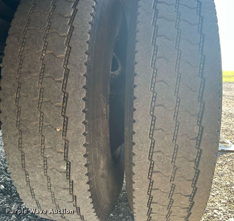 image for item KW9076 2006 Freightliner Business Class M2  bucket truck