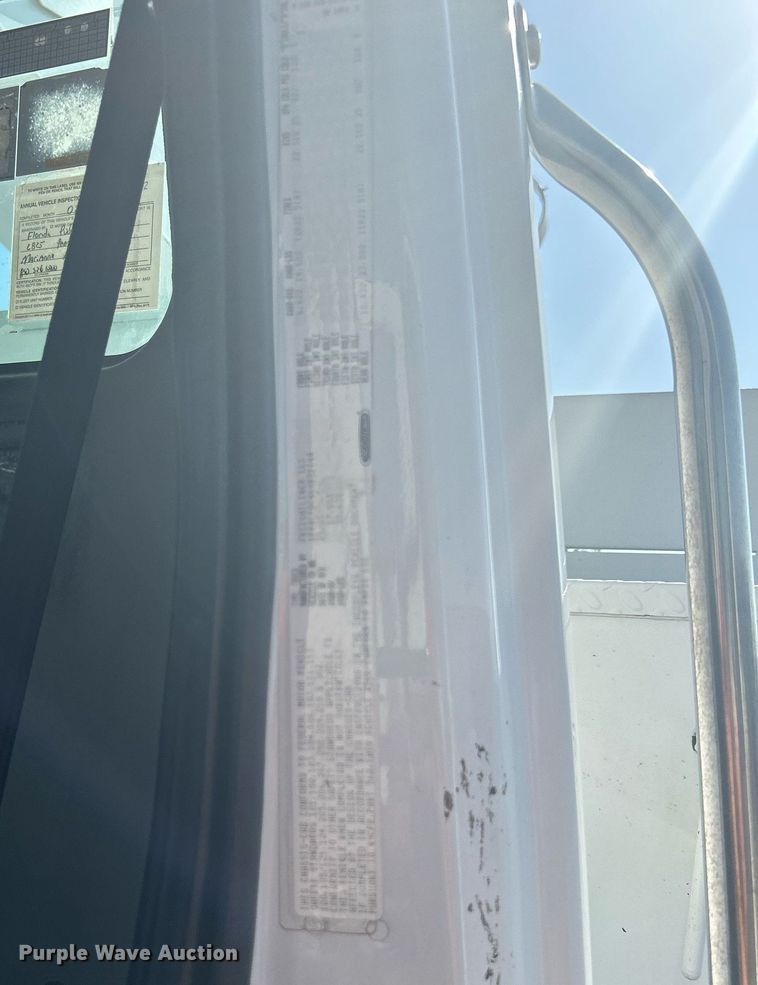 image for item KW9076 2006 Freightliner Business Class M2  bucket truck