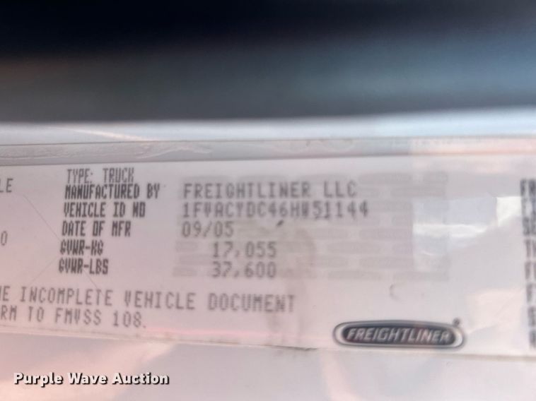 image for item KW9076 2006 Freightliner Business Class M2  bucket truck