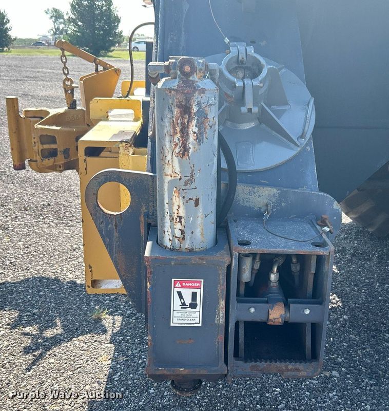 image for item KW9077 1995 Lorain LRT445  crane