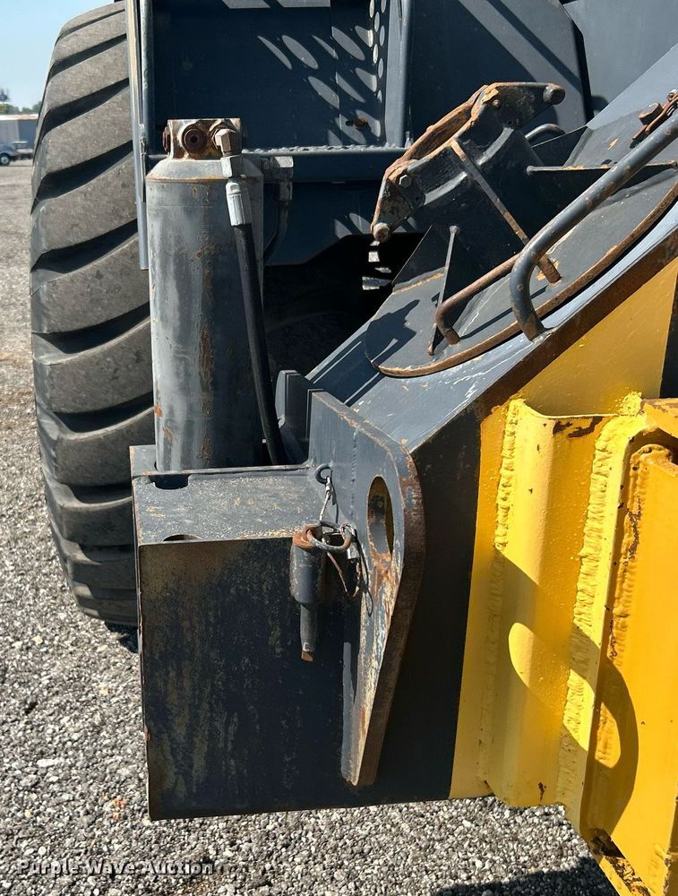 image for item KW9077 1995 Lorain LRT445  crane