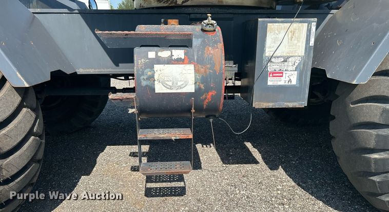 image for item KW9077 1995 Lorain LRT445  crane