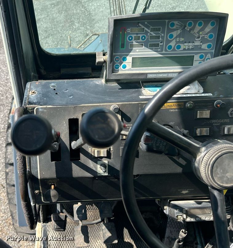 image for item KW9077 1995 Lorain LRT445  crane