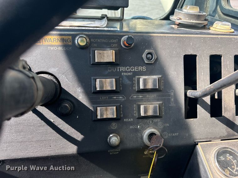 image for item KW9077 1995 Lorain LRT445  crane