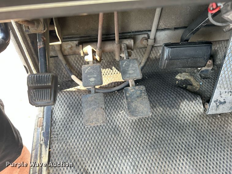 image for item KW9077 1995 Lorain LRT445  crane