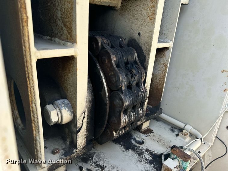 image for item KW9077 1995 Lorain LRT445  crane