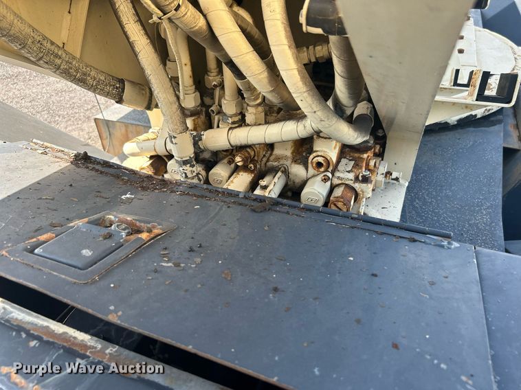 image for item KW9077 1995 Lorain LRT445  crane