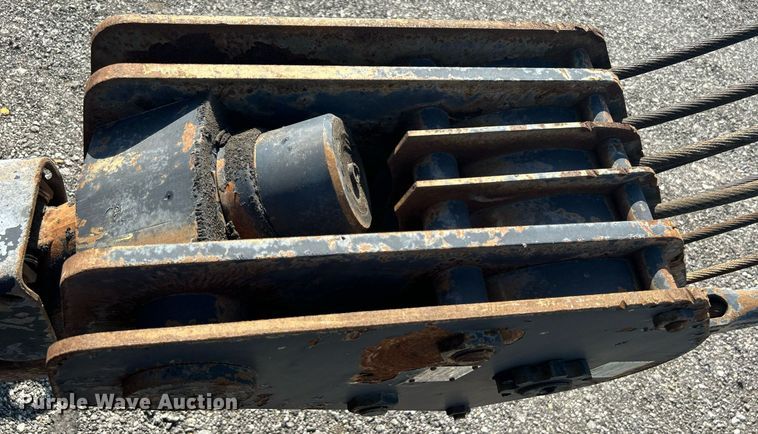 image for item KW9077 1995 Lorain LRT445  crane