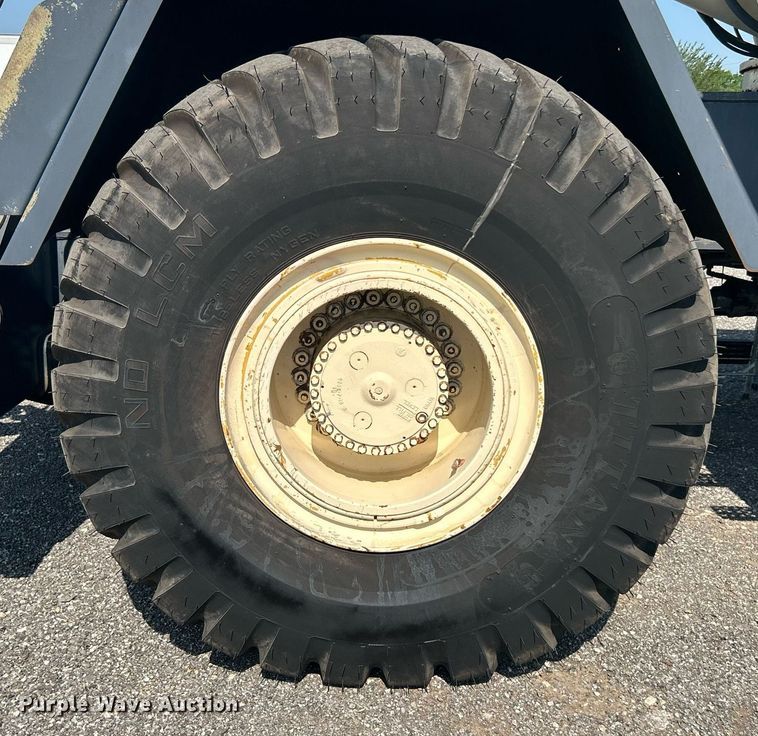 image for item KW9077 1995 Lorain LRT445  crane