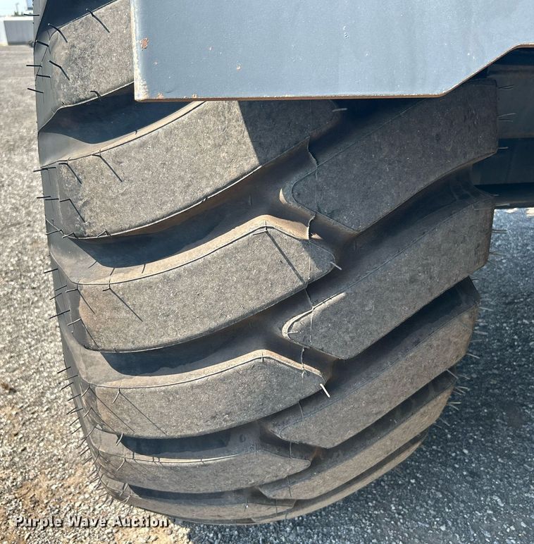 image for item KW9077 1995 Lorain LRT445  crane