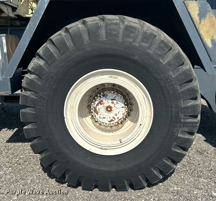 image for item KW9077 1995 Lorain LRT445  crane