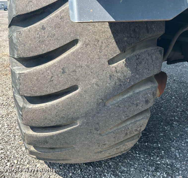 image for item KW9077 1995 Lorain LRT445  crane