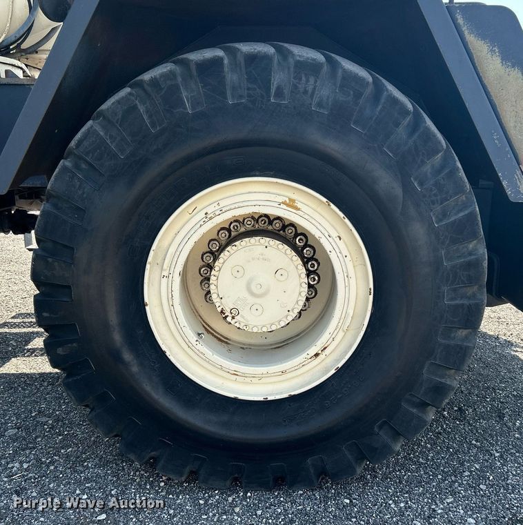 image for item KW9077 1995 Lorain LRT445  crane