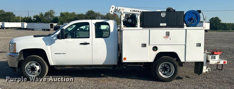 image for item KW9078 2013 Chevrolet Silverado 3500HD  Ext. Cab utility bed pickup truck