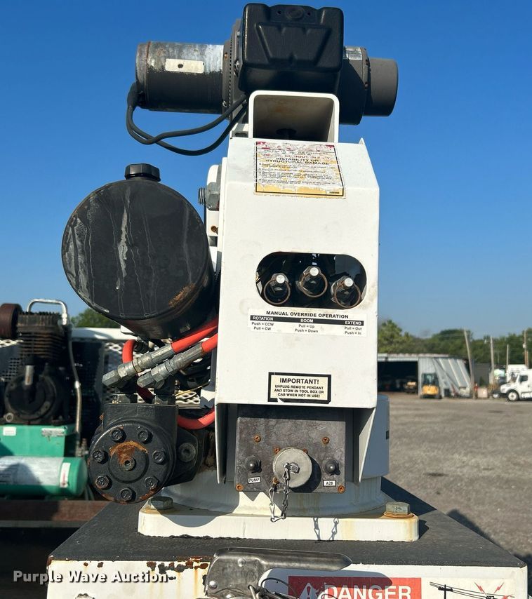 image for item KW9078 2013 Chevrolet Silverado 3500HD  Ext. Cab utility bed pickup truck