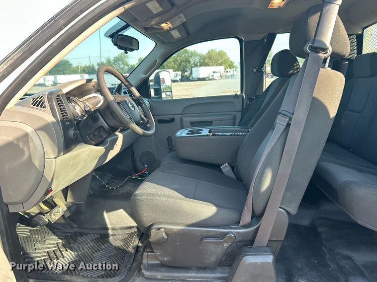 image for item KW9078 2013 Chevrolet Silverado 3500HD  Ext. Cab utility bed pickup truck