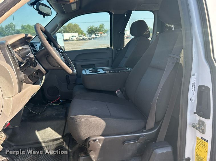 image for item KW9078 2013 Chevrolet Silverado 3500HD  Ext. Cab utility bed pickup truck