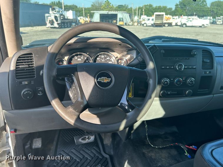 image for item KW9078 2013 Chevrolet Silverado 3500HD  Ext. Cab utility bed pickup truck