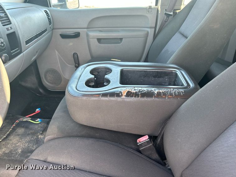 image for item KW9078 2013 Chevrolet Silverado 3500HD  Ext. Cab utility bed pickup truck