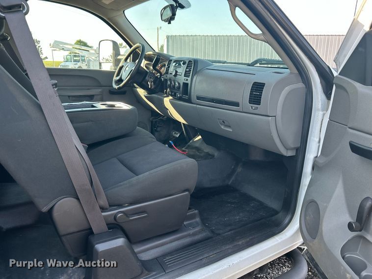 image for item KW9078 2013 Chevrolet Silverado 3500HD  Ext. Cab utility bed pickup truck