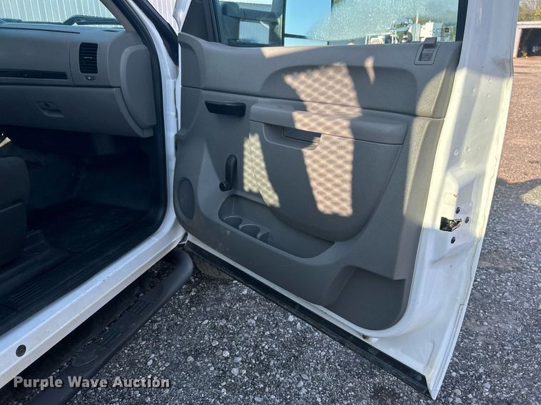 image for item KW9078 2013 Chevrolet Silverado 3500HD  Ext. Cab utility bed pickup truck