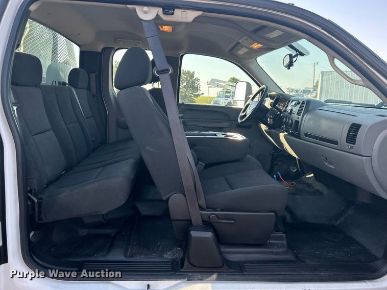image for item KW9078 2013 Chevrolet Silverado 3500HD  Ext. Cab utility bed pickup truck