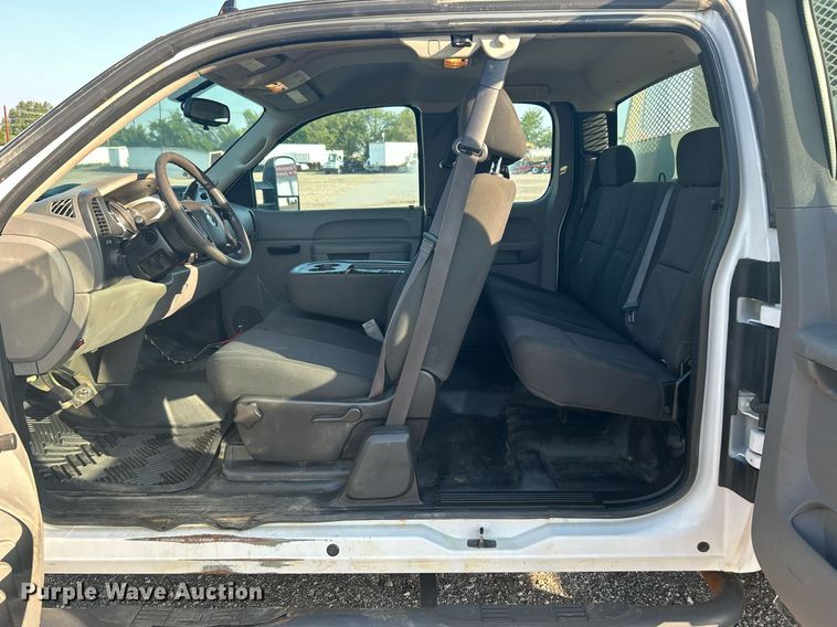 image for item KW9078 2013 Chevrolet Silverado 3500HD  Ext. Cab utility bed pickup truck