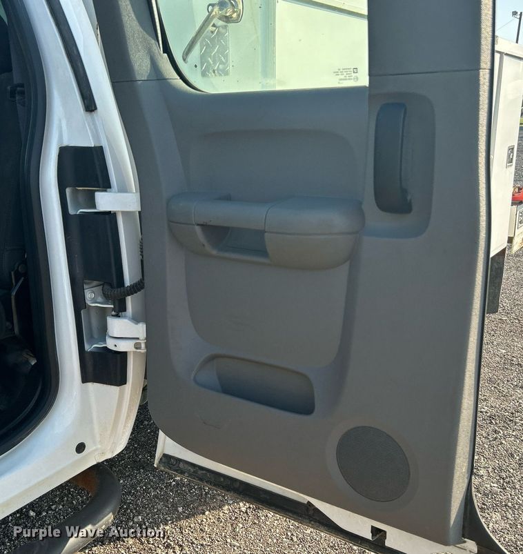 image for item KW9078 2013 Chevrolet Silverado 3500HD  Ext. Cab utility bed pickup truck