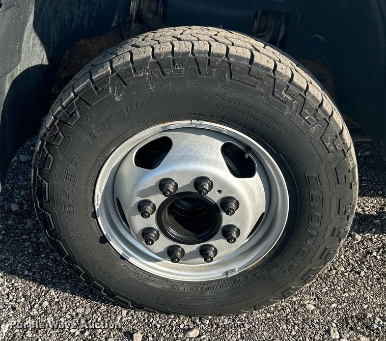 image for item KW9078 2013 Chevrolet Silverado 3500HD  Ext. Cab utility bed pickup truck