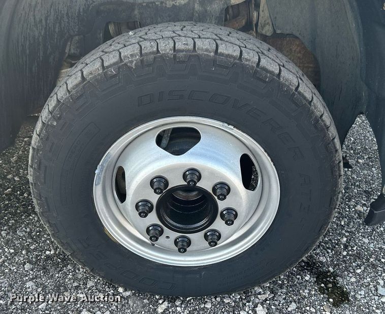 image for item KW9078 2013 Chevrolet Silverado 3500HD  Ext. Cab utility bed pickup truck