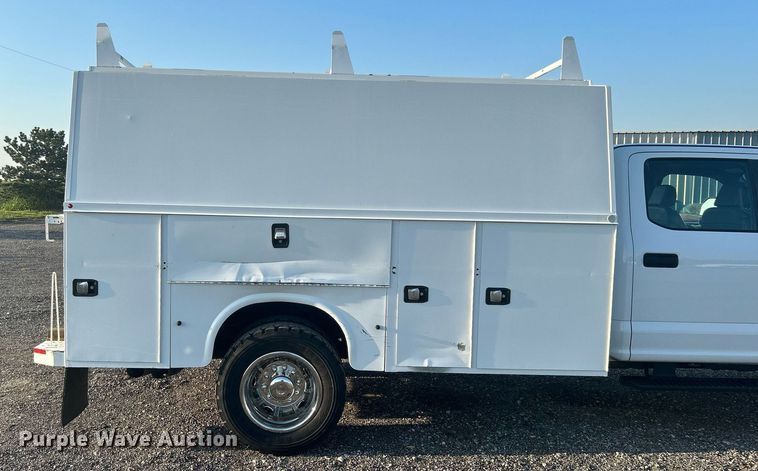image for item KW9080 2018 Ford F450 Super Duty  Crew Cab utility / service truck