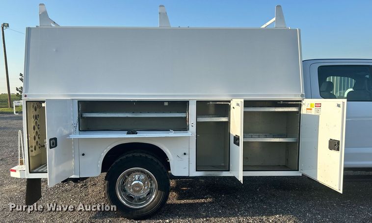 image for item KW9080 2018 Ford F450 Super Duty  Crew Cab utility / service truck