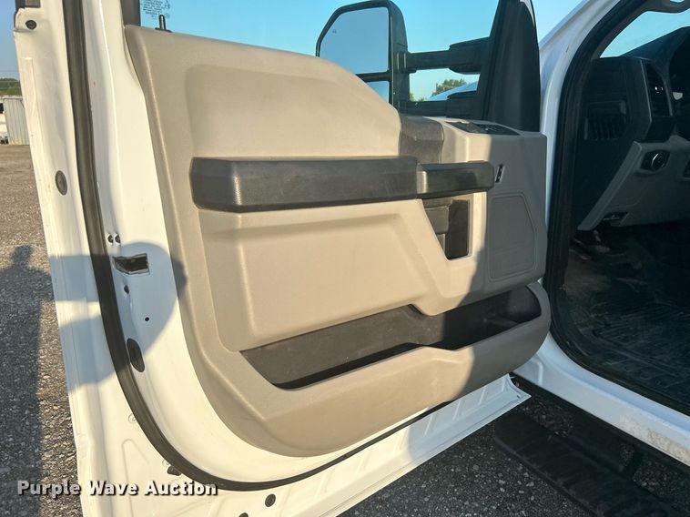 image for item KW9080 2018 Ford F450 Super Duty  Crew Cab utility / service truck