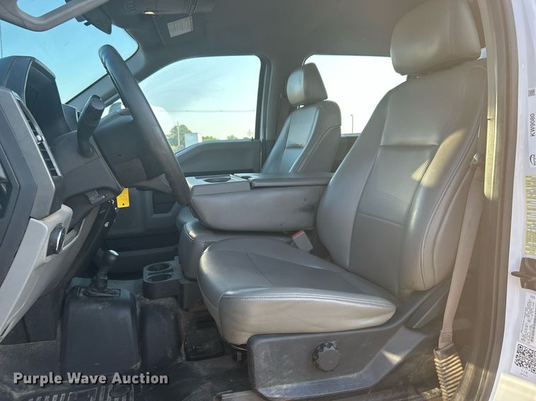 image for item KW9080 2018 Ford F450 Super Duty  Crew Cab utility / service truck