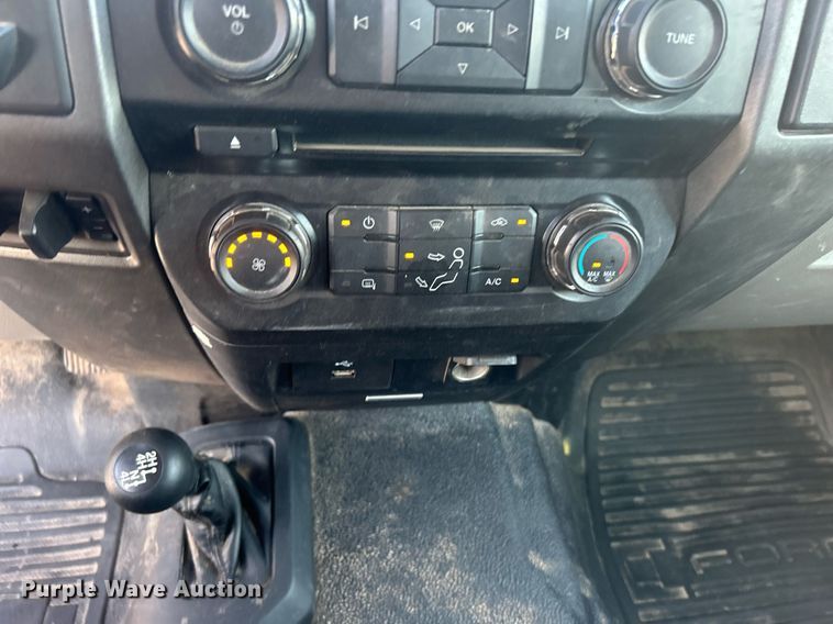 image for item KW9080 2018 Ford F450 Super Duty  Crew Cab utility / service truck