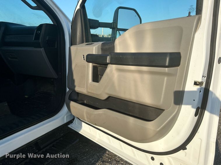 image for item KW9080 2018 Ford F450 Super Duty  Crew Cab utility / service truck