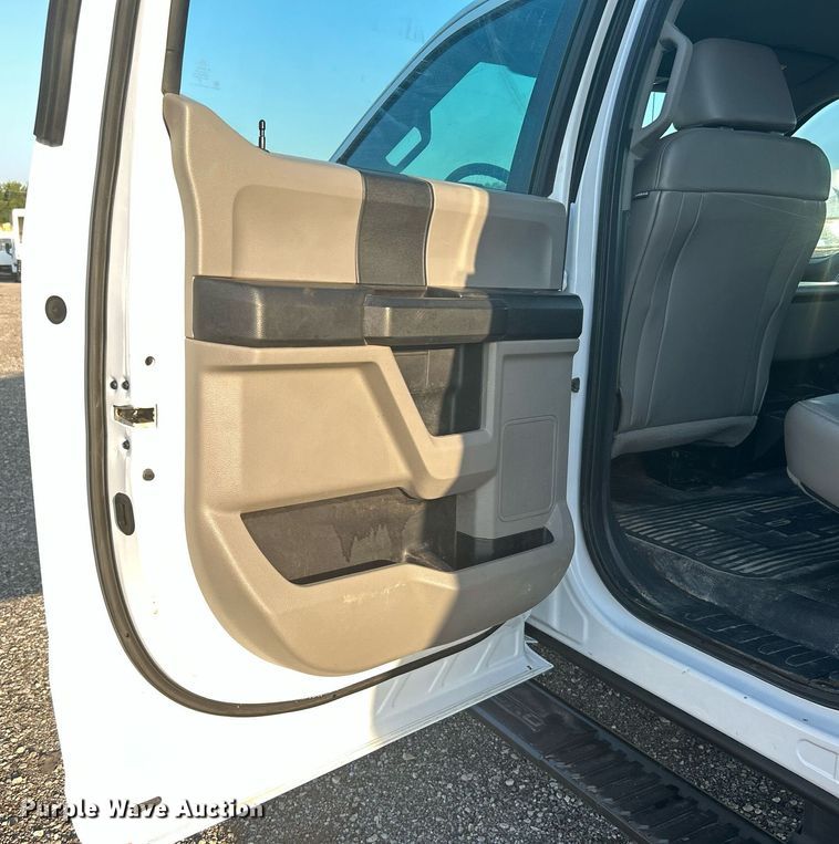 image for item KW9080 2018 Ford F450 Super Duty  Crew Cab utility / service truck