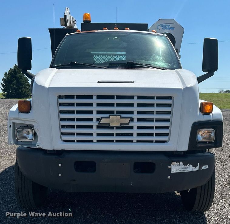 image for item KW9087 2007 Chevrolet C7500  utility / service truck