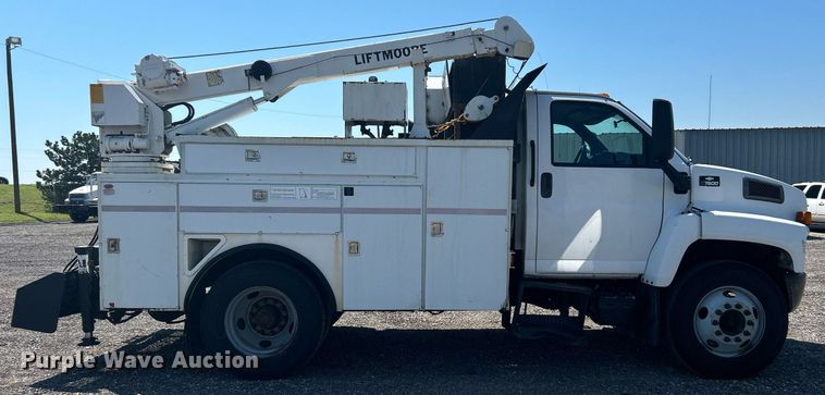 image for item KW9087 2007 Chevrolet C7500  utility / service truck