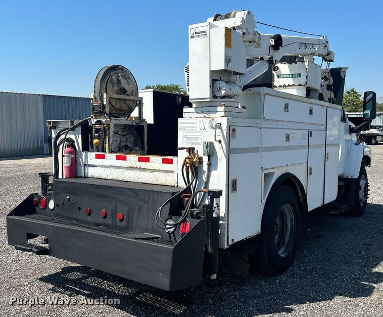 image for item KW9087 2007 Chevrolet C7500  utility / service truck