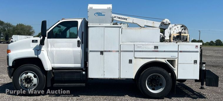 image for item KW9087 2007 Chevrolet C7500  utility / service truck