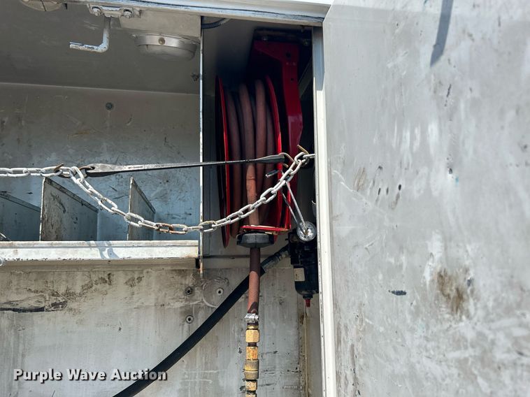 image for item KW9087 2007 Chevrolet C7500  utility / service truck