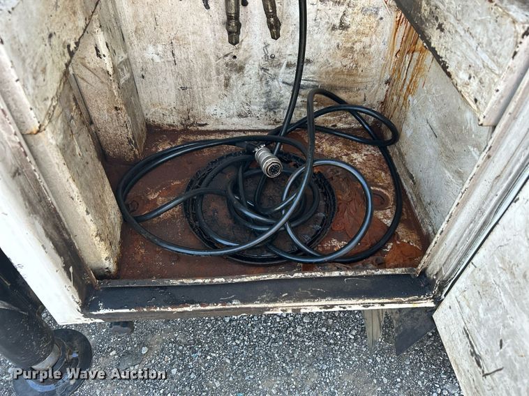 image for item KW9087 2007 Chevrolet C7500  utility / service truck